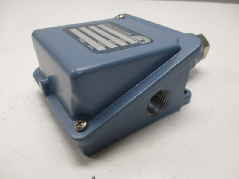 UNITED ELECTRIC H100-702 PRESSURE SWITCH 20-700KPA  NSNP