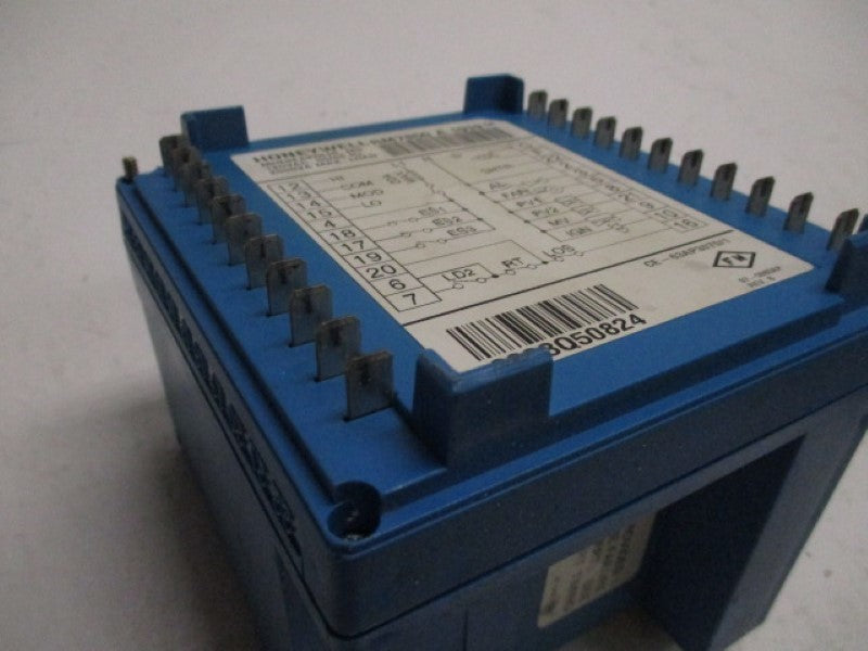 HONEYWELL RM7850A1019 BURNER CONTROL 120VAC  UNMP