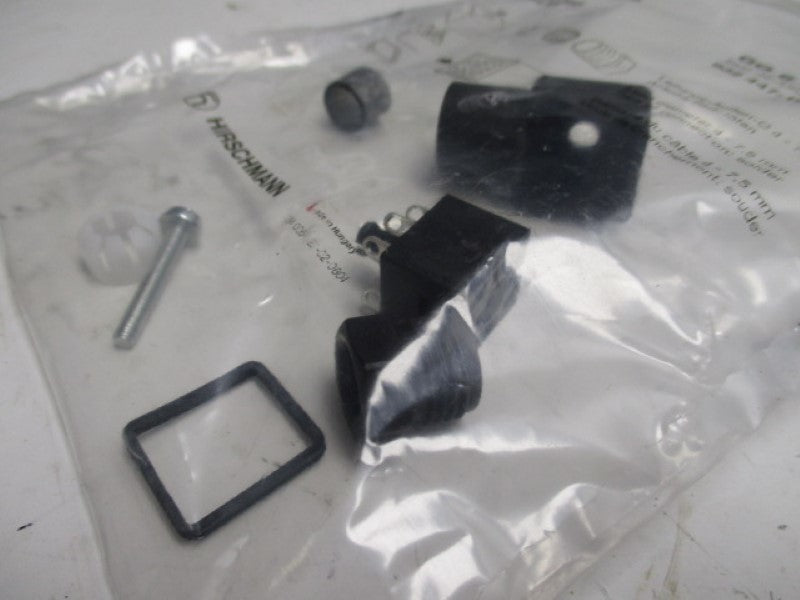 LEITUNGSDOSE G06WF 932447100 CABLE SOCKET  * NEW IN FACTORY BAG *