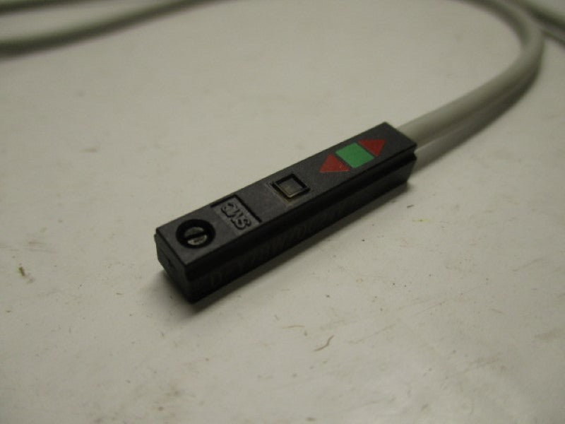 SMC D-Y7BW SENSOR SWITCH 24VDC (AS PICTURED) NSNP