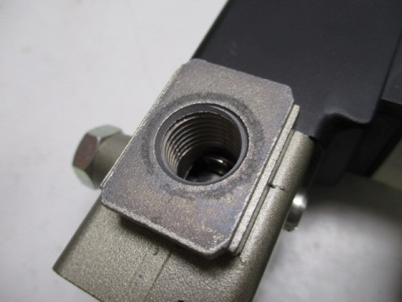 SMC VCA27A-5DLK-4-02 SOLENOID VALVE  24VDC  UNMP