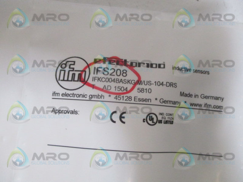 IFM EFECTOR IFS208 INDUCTIVE PROXIMITY SENSOR  * NEW IN FACTORY BAG *