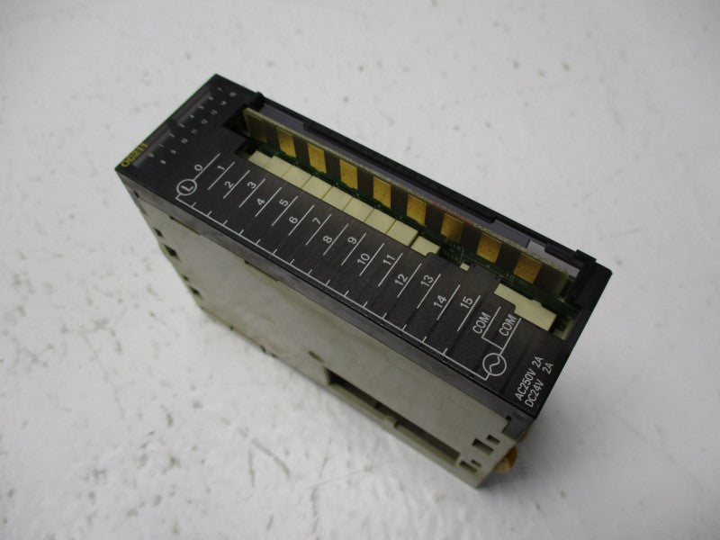 OMRON CJ1W-OC211 UNMP