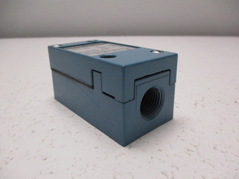 MICRO SWITCH LSA6B (AS PICTURED) UNMP
