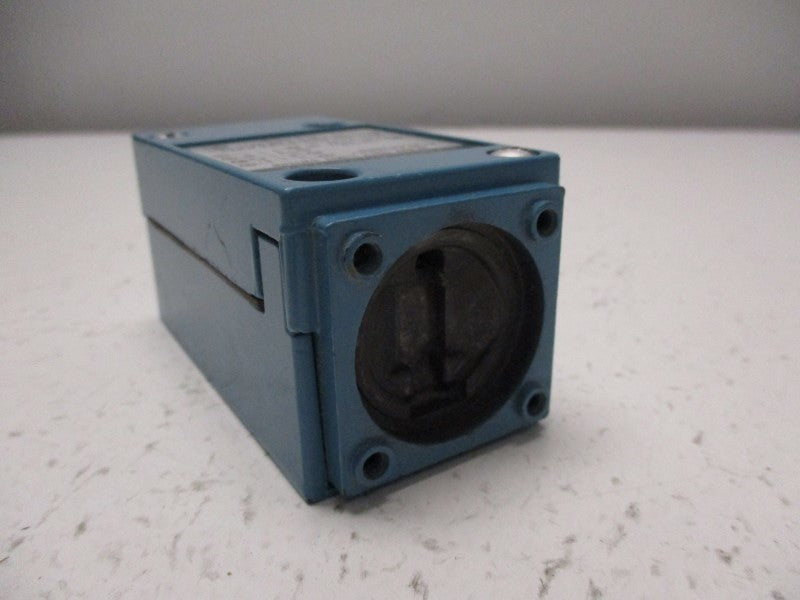 MICRO SWITCH LSA6B (AS PICTURED) UNMP