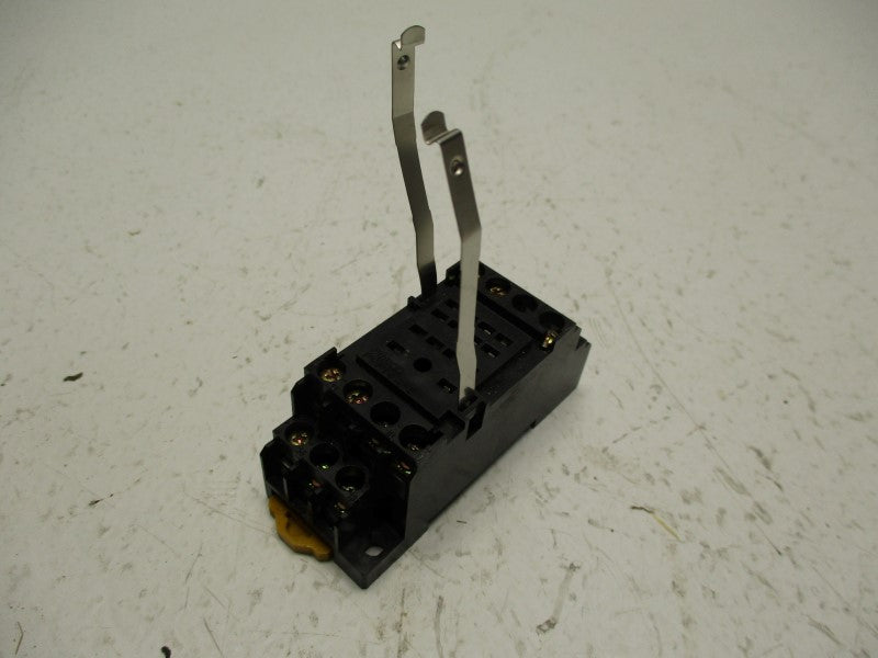 OMRON PYF14A-E 250VAC 5A UNMP