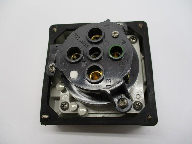 CLIPSAL 56C532 32A UNMP