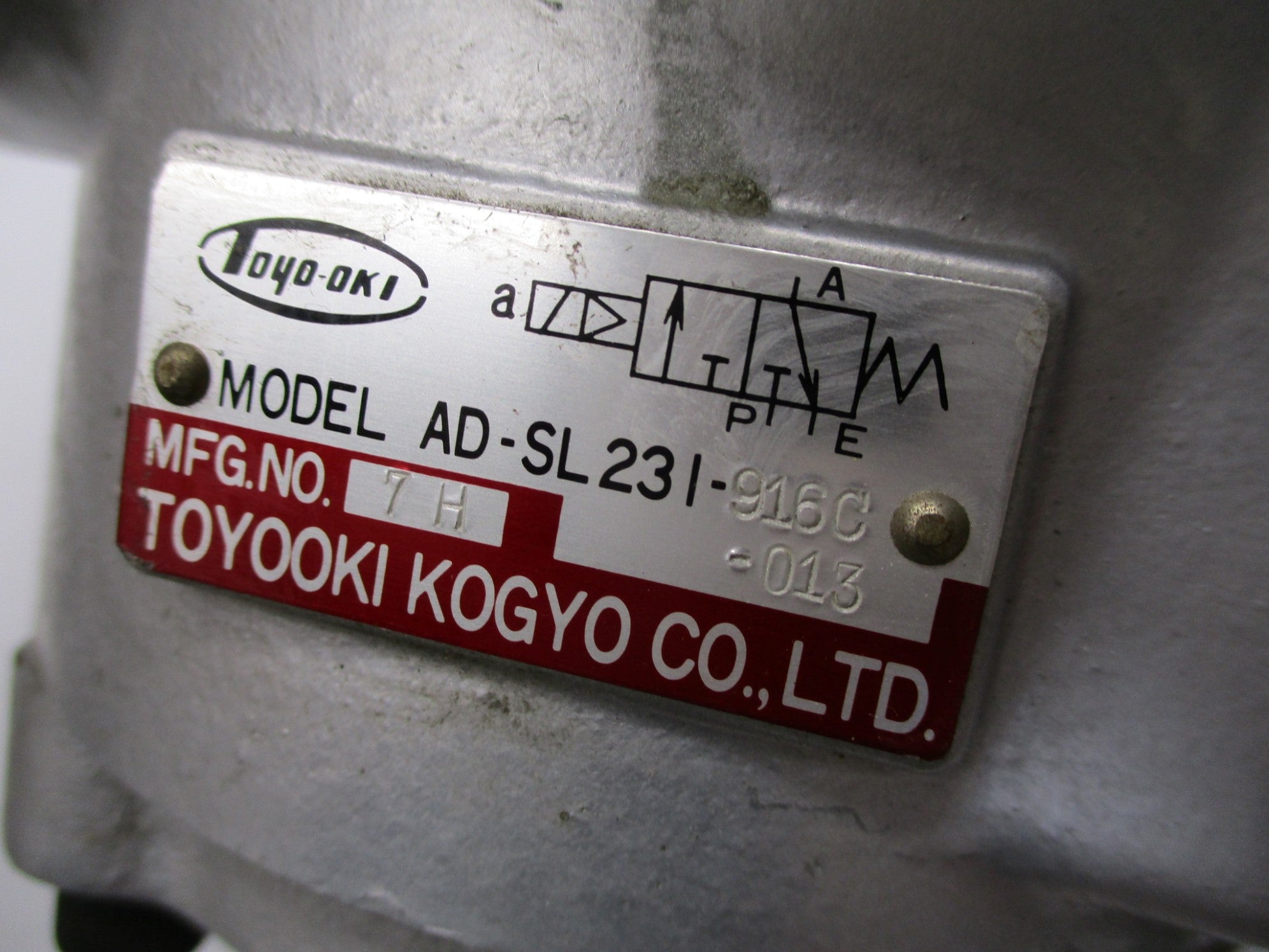 TOYOOKI KOGYO AD-SL231-916C-013 110VAC NSNP