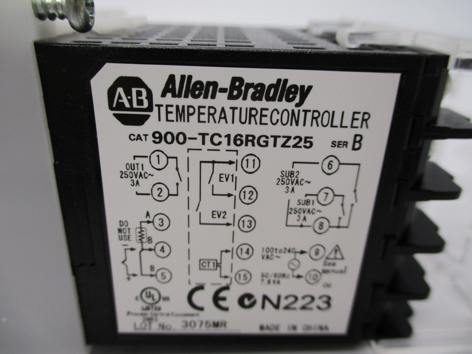 ALLEN BRADLEY 900-TC16RGTZ25 SER. B (WH) NSMP