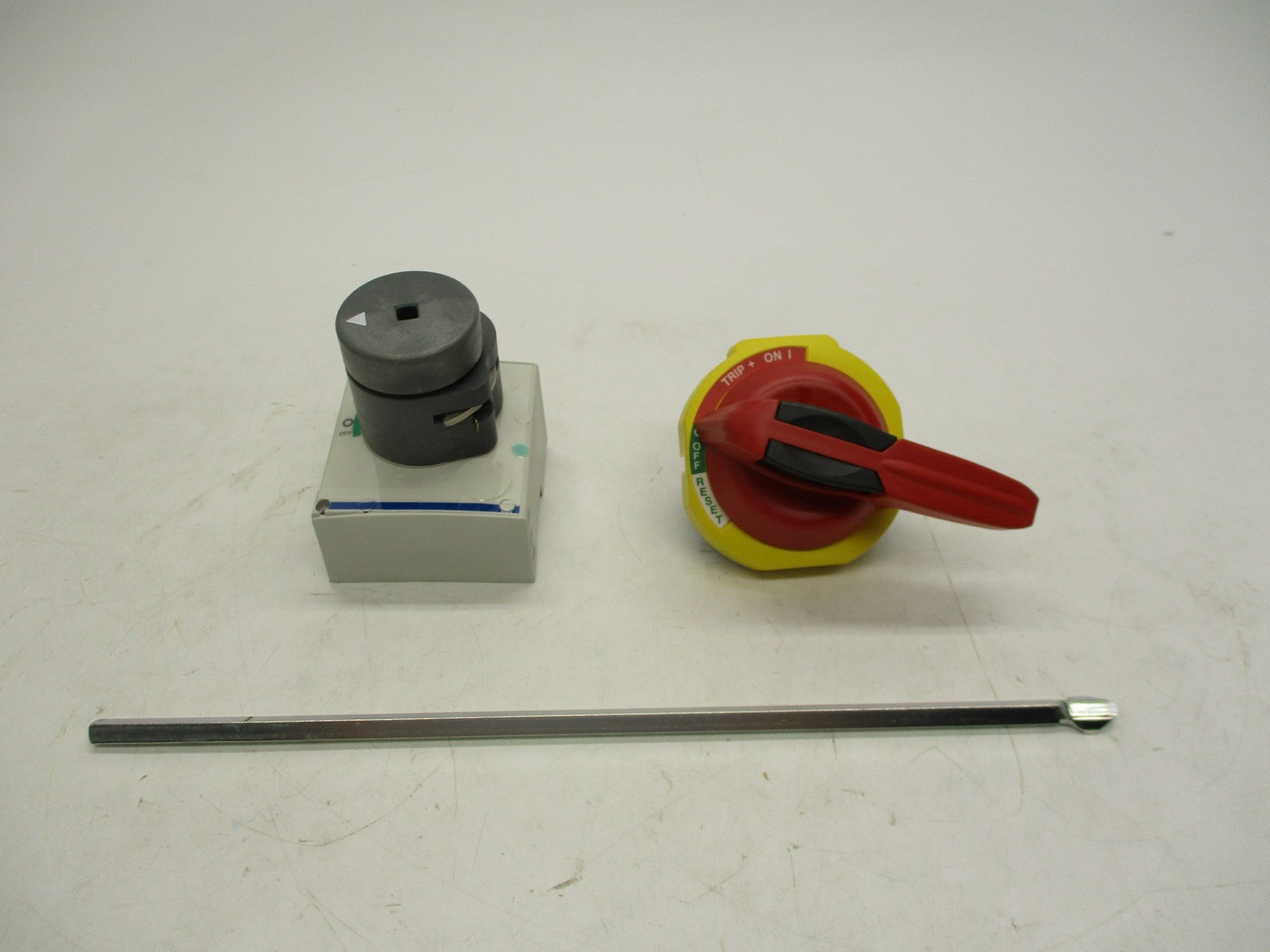 ALLEN BRADLEY 140G-G-RVM12R SER. A (BR/WH) NSMP