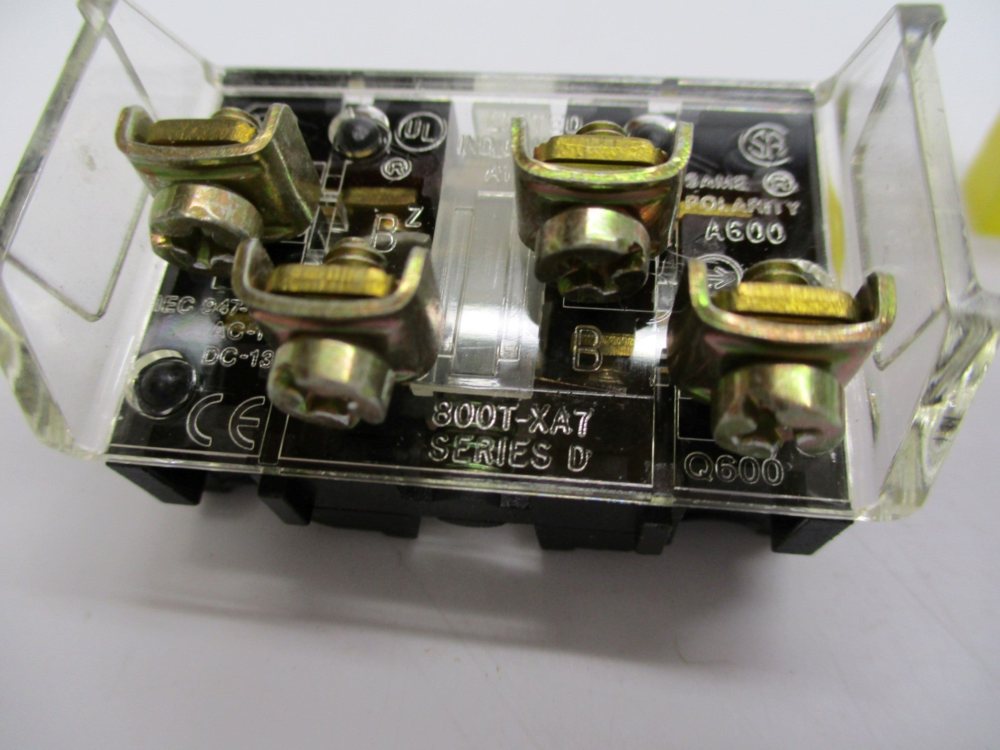 ALLEN BRADLEY 800T-XA7 SER. D (WH) NSMP