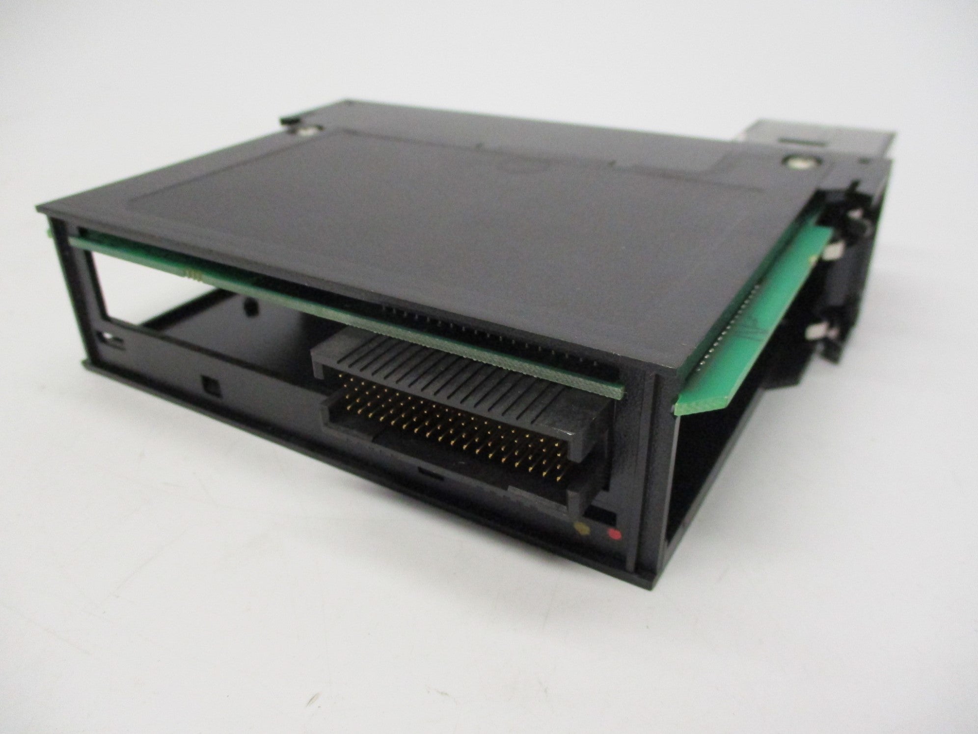 ALLEN BRADLEY 1756-OA16 SER. A F/W: 2.3 UNMP