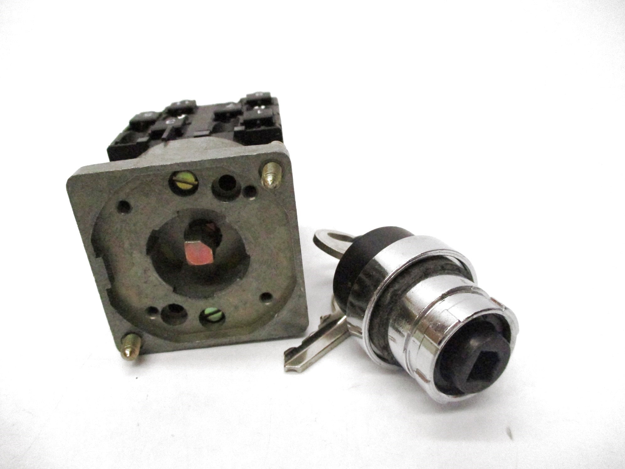 TELEMECANIQUE XBCD10612S11 NSMP