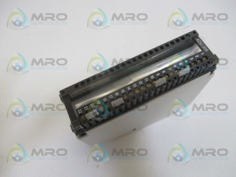SCHNEIDER AEG TSX COMPACT ADU205/AS-BADU-205 ANALOG INPUT MODULE *NEW NO BOX*