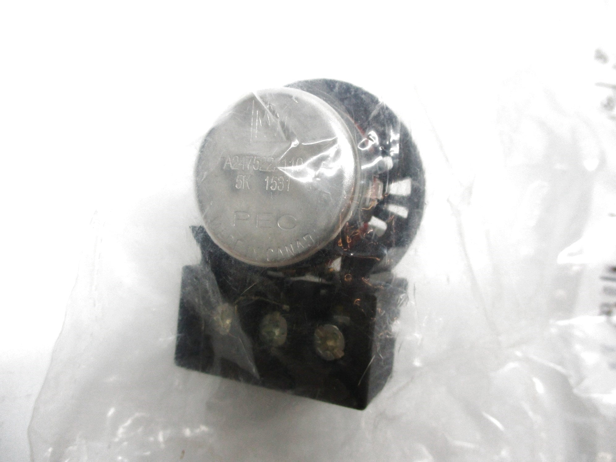 ALLEN BRADLEY 800FP-POT5 SER. B NSMP