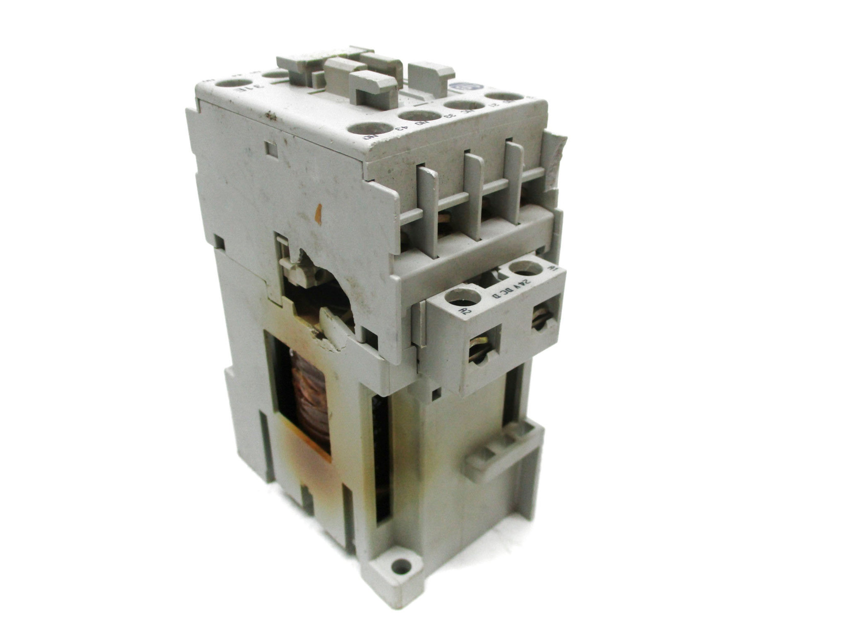 ALLEN BRADLEY 700-CF310DJ SER. A 24VDC (AS PICTURED) UNMP