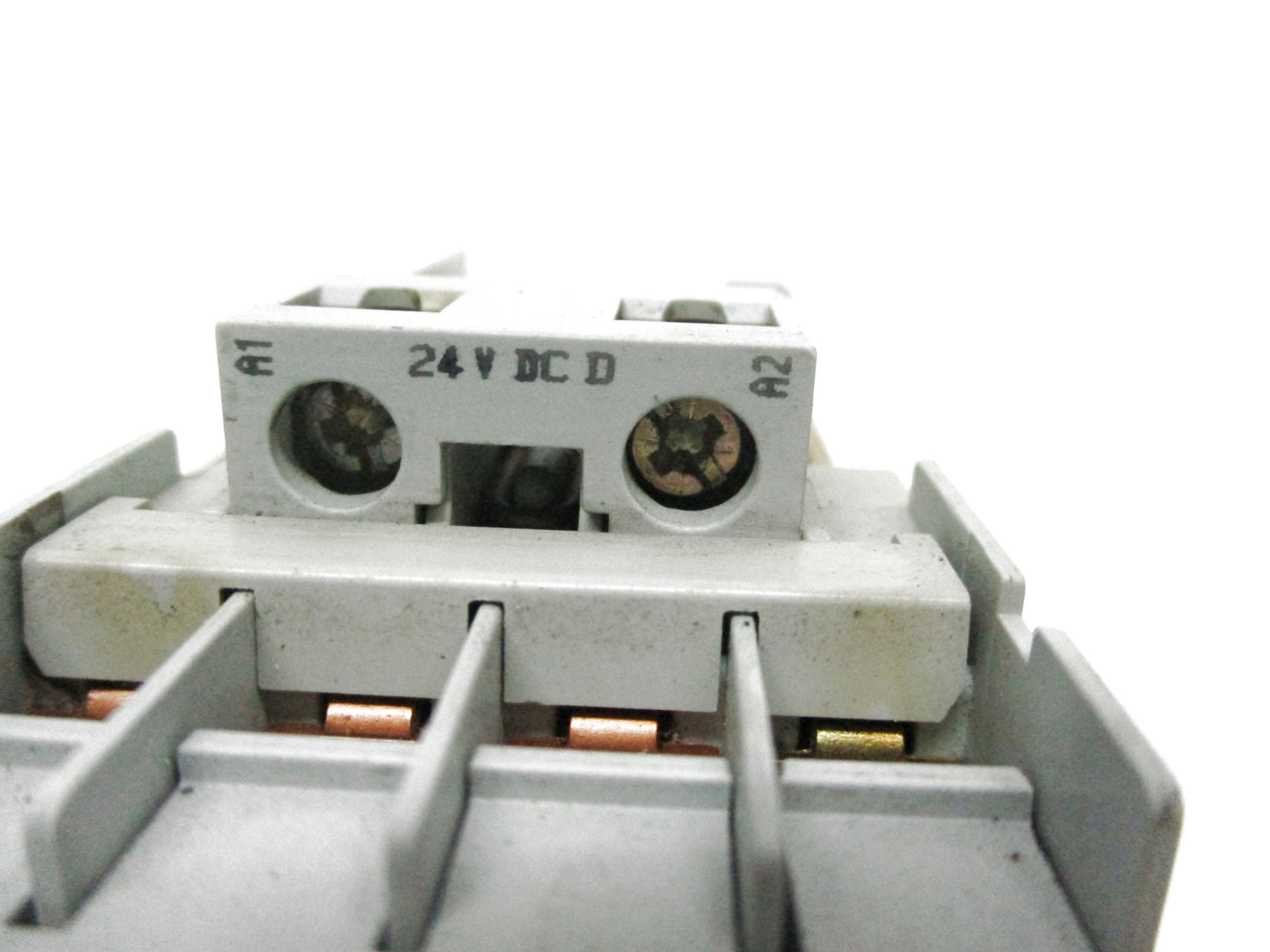 ALLEN BRADLEY 100-C23DJ01 SER. C 24VDC UNMP