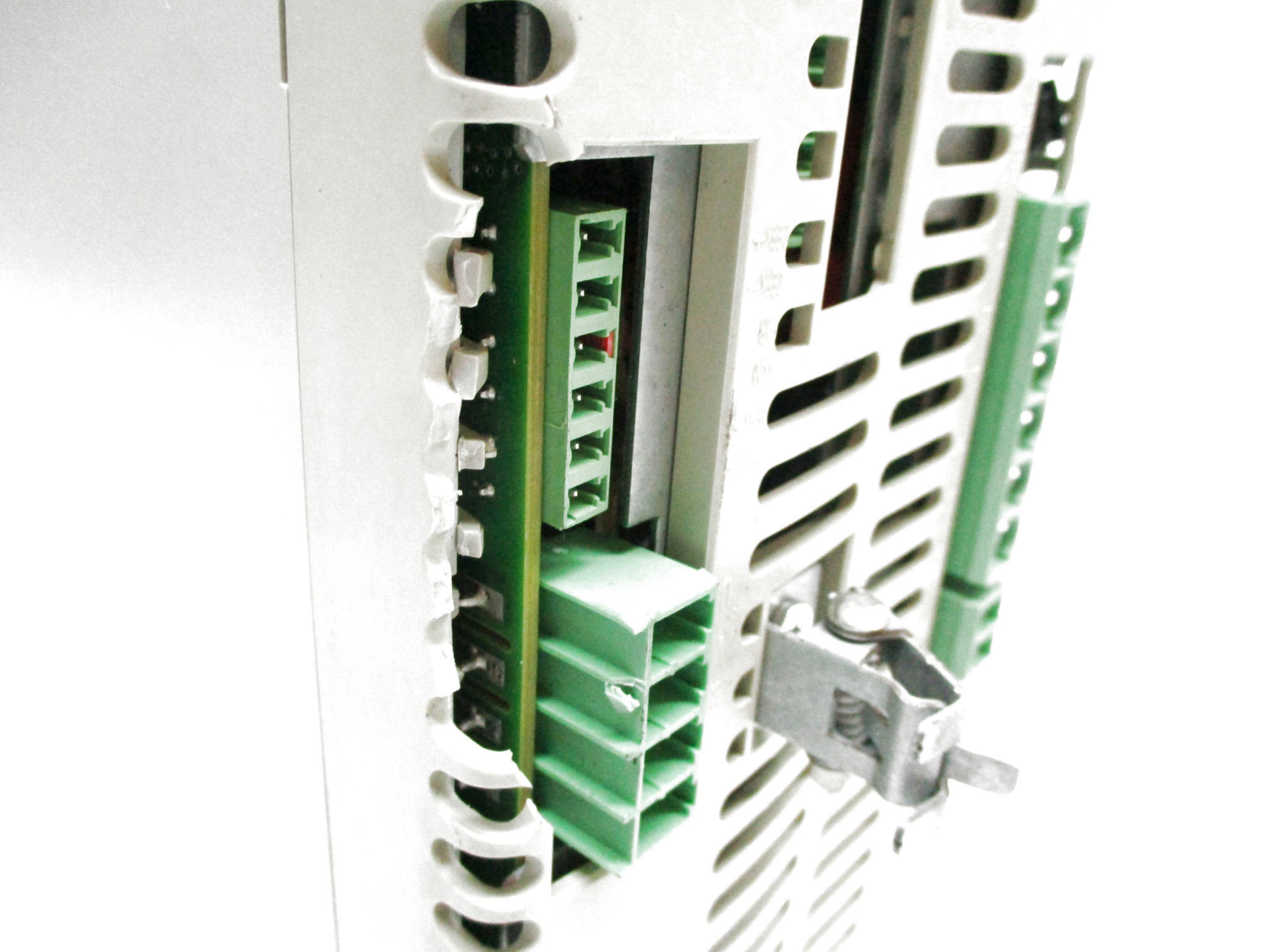 ALLEN BRADLEY 2094-BC01-M01-S SER. B F/W: 1.123 (AS PICTURED) UNMP