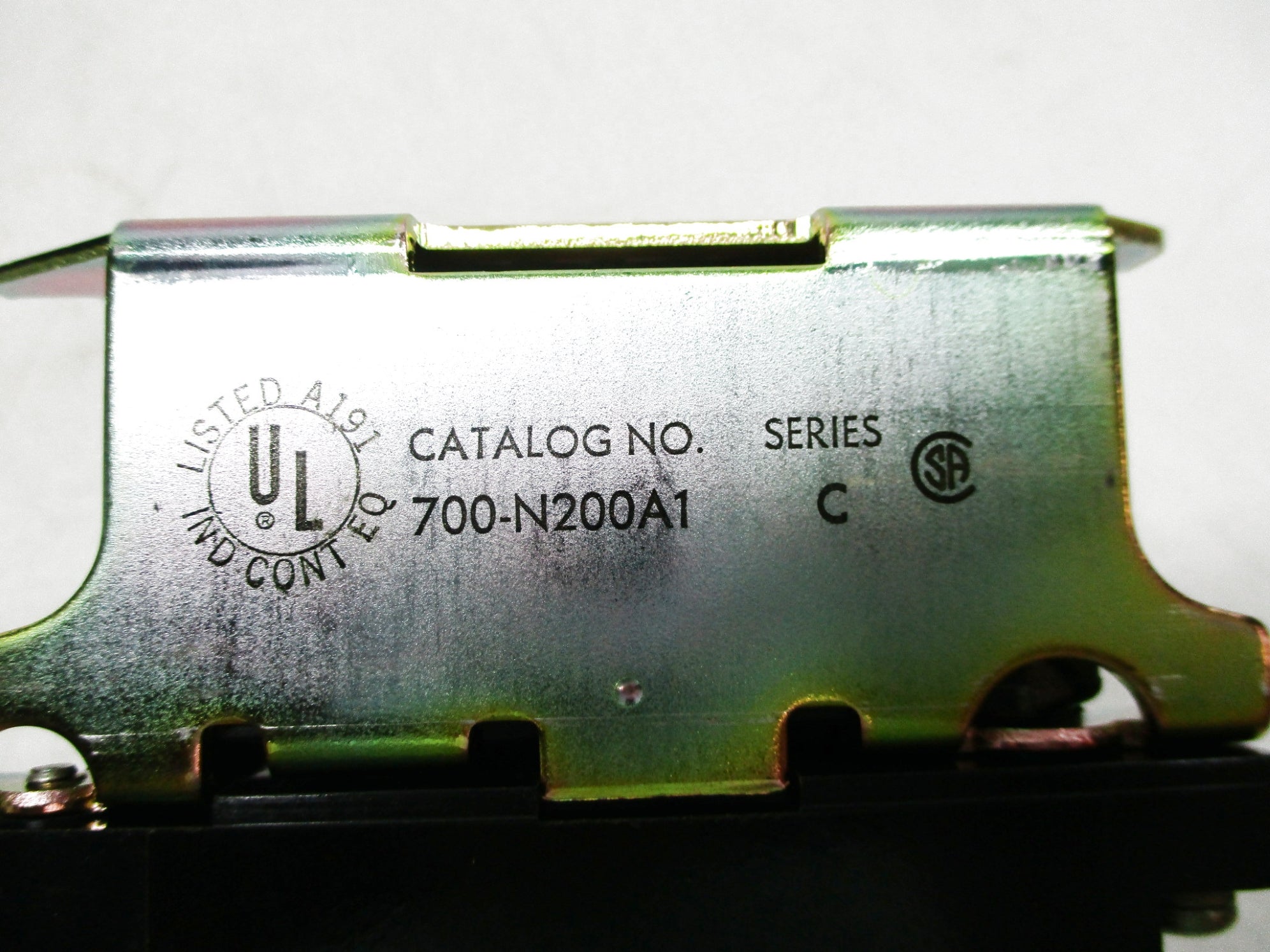 ALLEN BRADLEY 700-N200A1 SER. C 110/120V (BK/YL) NSMP