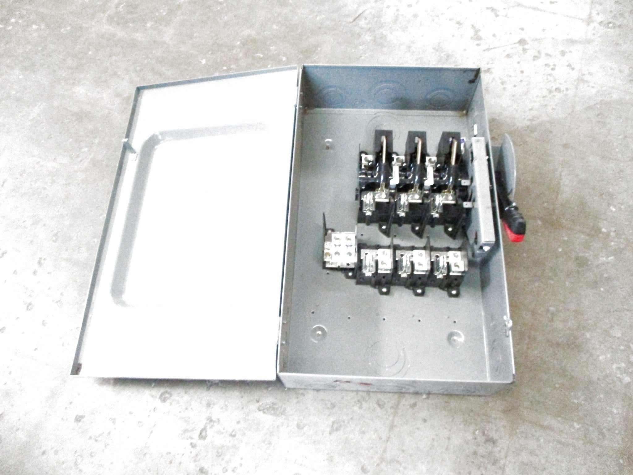SQUARE D H324N SER. F05 (AS PICTURED) NSMP
