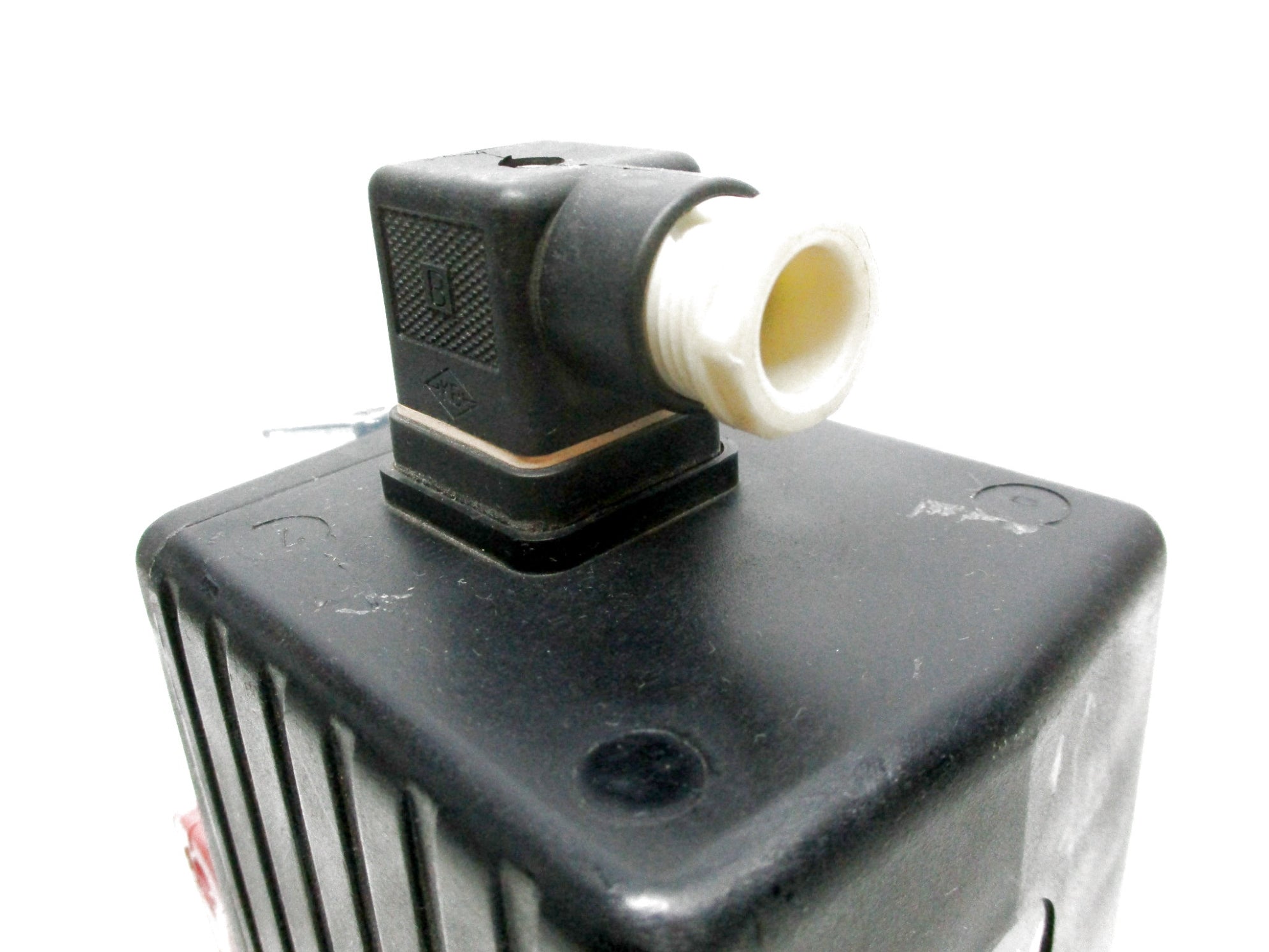 GEMU 205 120V UNMP