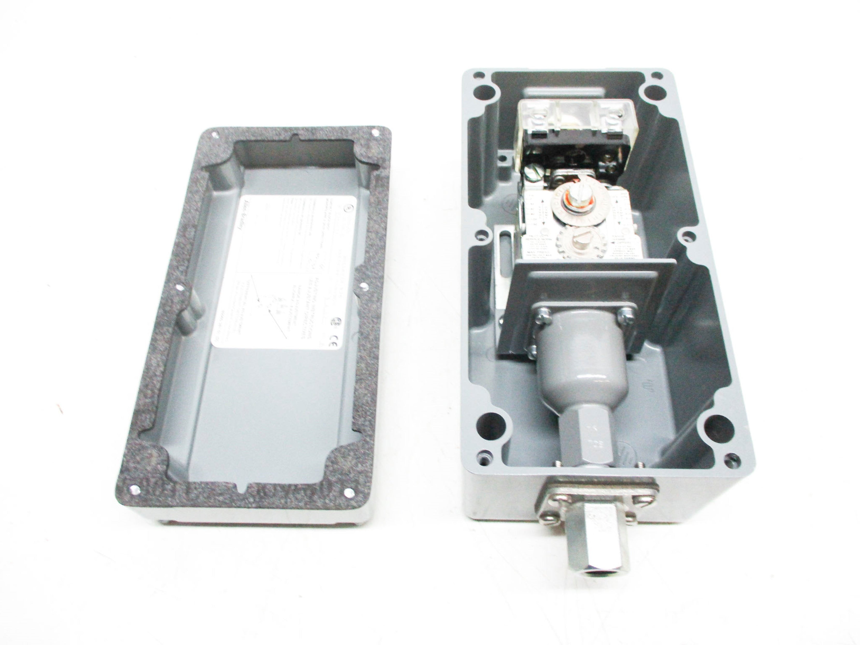 ALLEN BRADLEY 836-C7J SER. B UNMP
