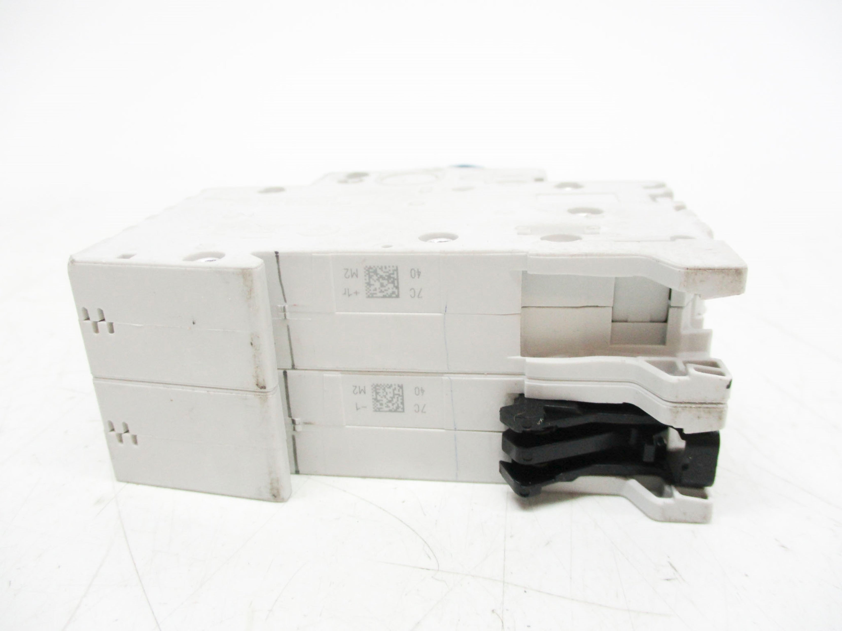 ALLEN BRADLEY 1492-D2C400 SER. D UNMP