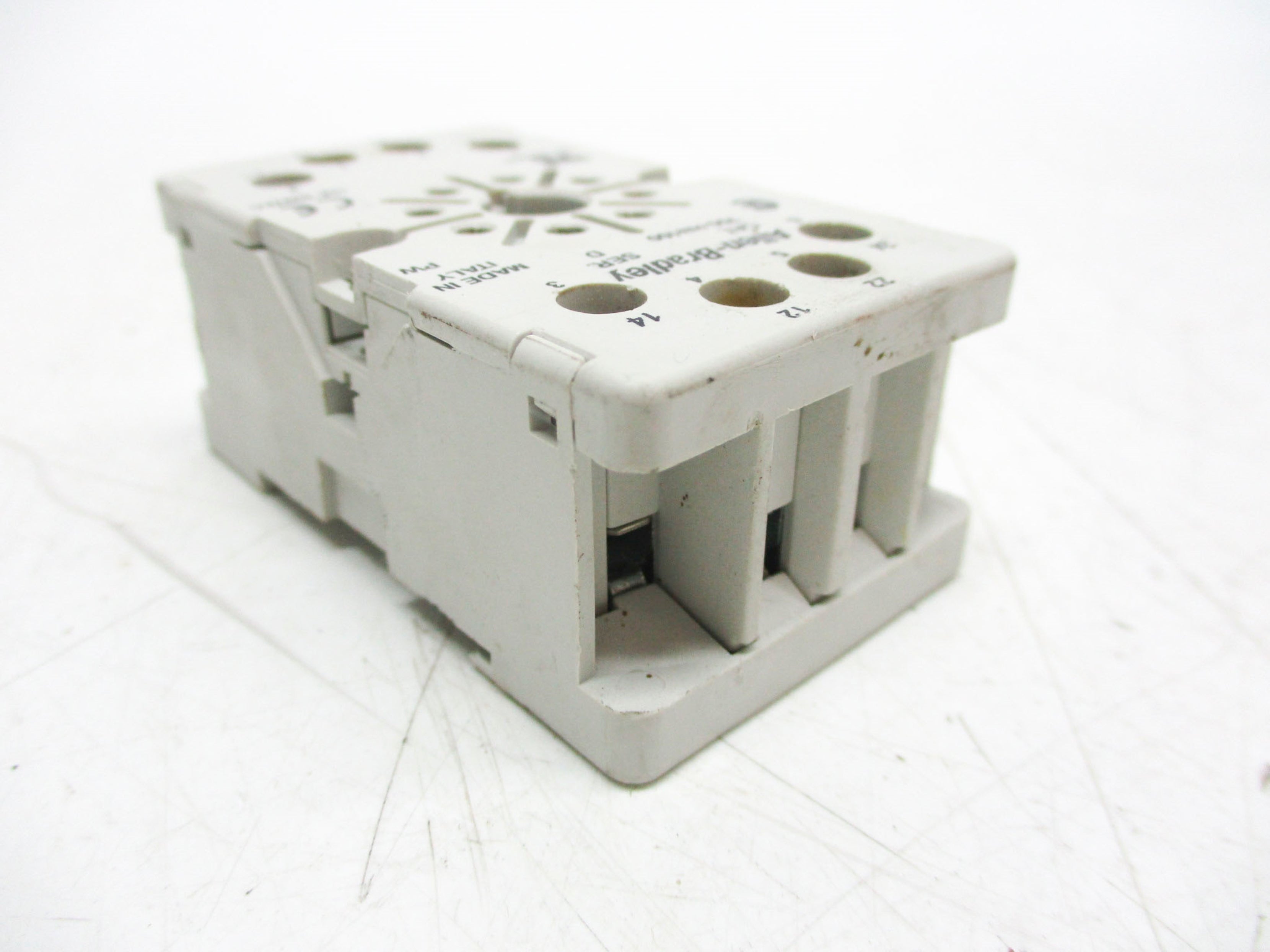 ALLEN BRADLEY 700-HN100 300VAC 10A  SER. D UNMP