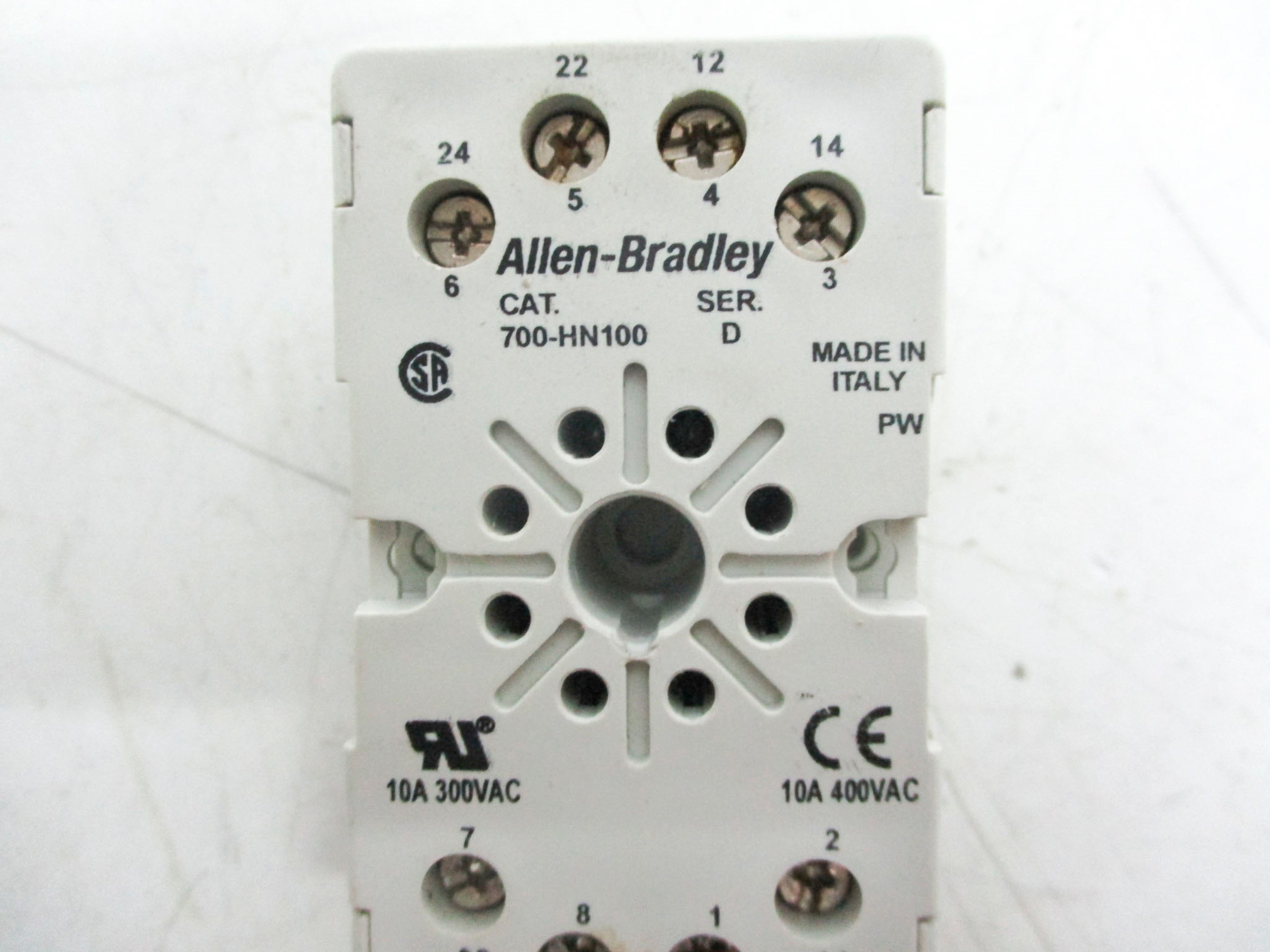 ALLEN BRADLEY 700-HN100 300VAC 10A  SER. D UNMP