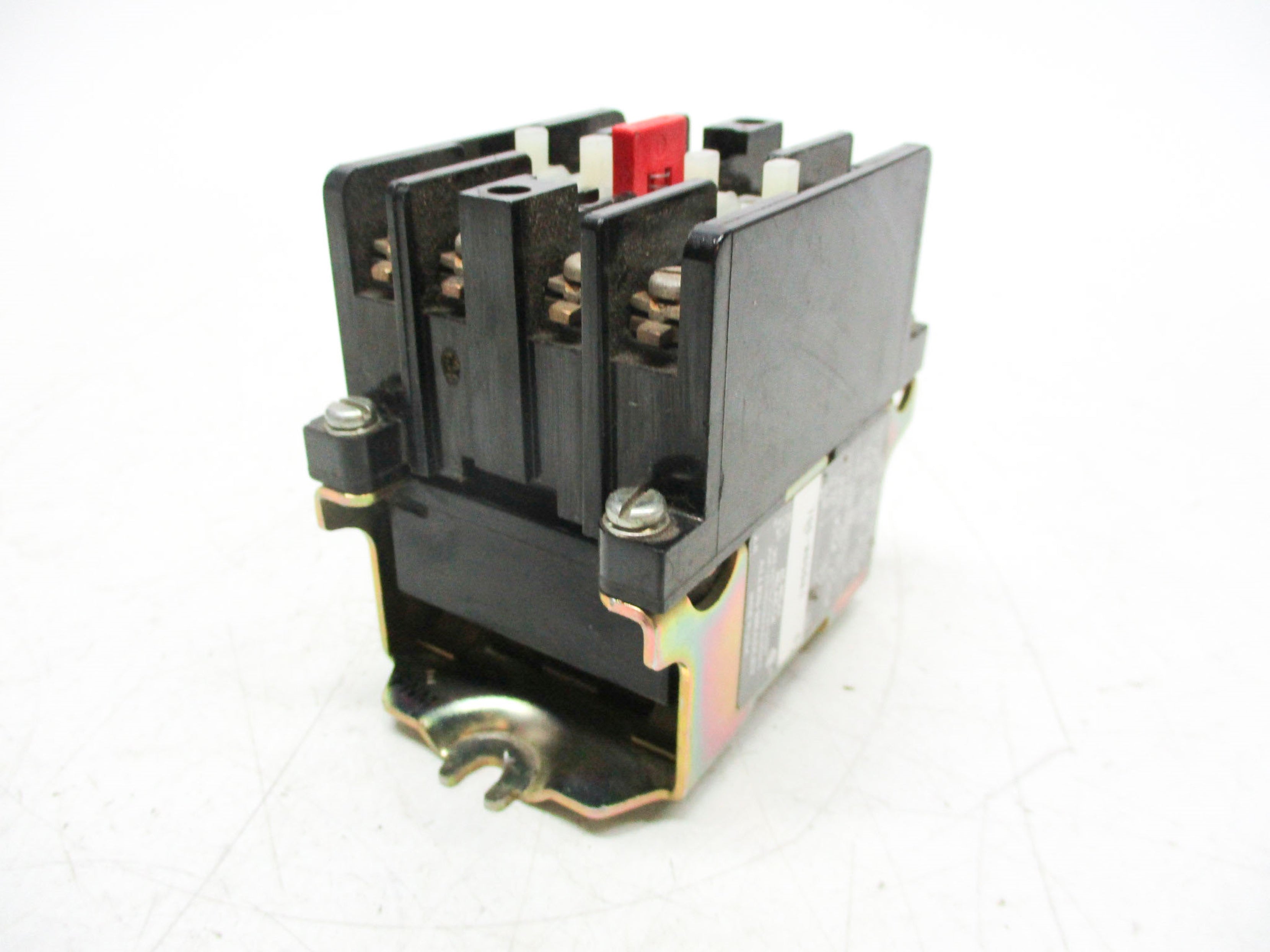 ALLEN BRADLEY 700-N800A1 SER. C 110V50HZ 120V60HZ (AS PICTURED) UNMP