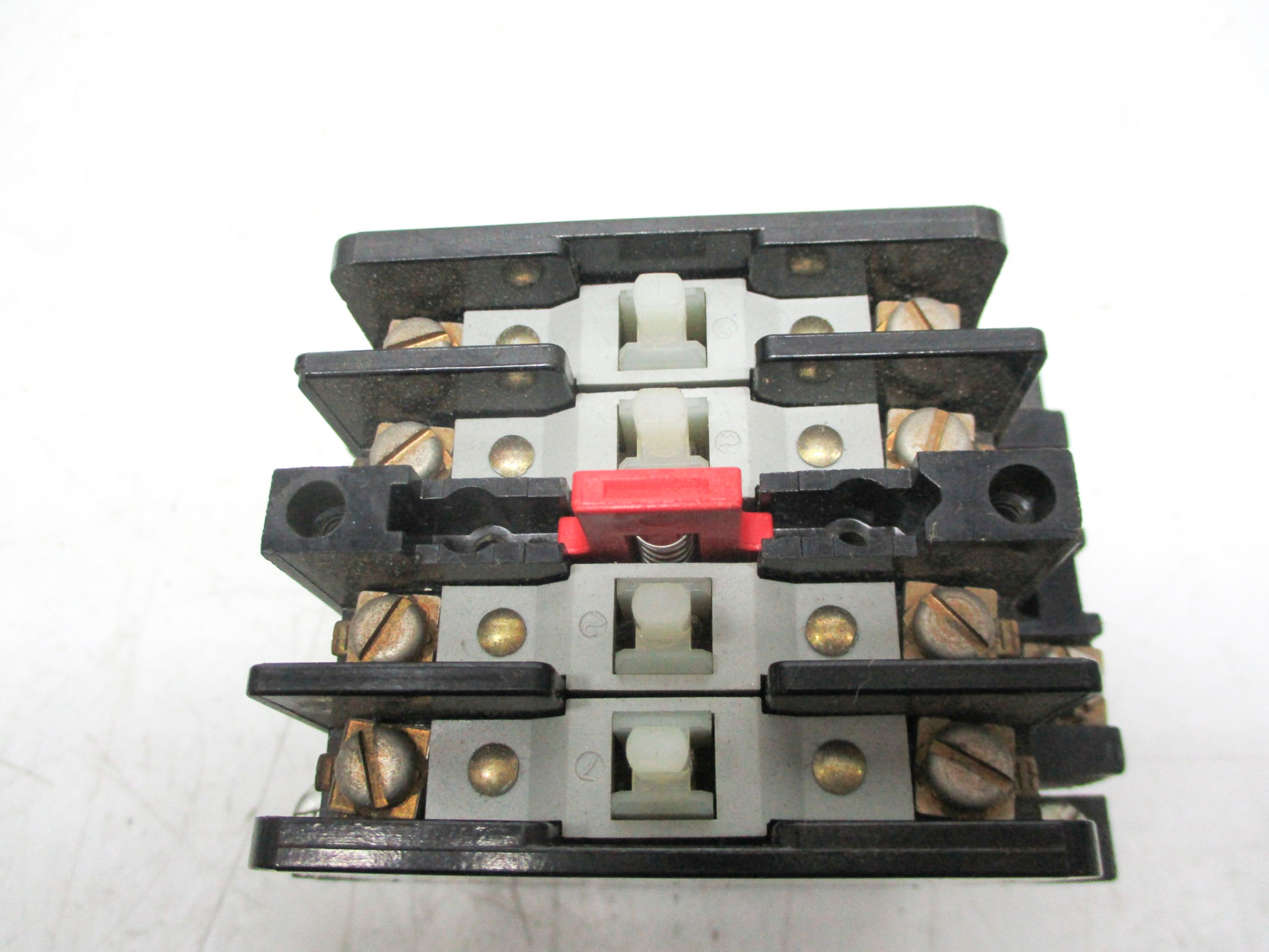 ALLEN BRADLEY 700-N800A1 SER. C 110V50HZ 120V60HZ (AS PICTURED) UNMP