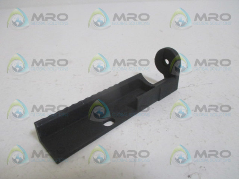 INDUSTRIAL MRO 1010X57-5136-08 ROLLER BRACKET *NEW NO BOX*