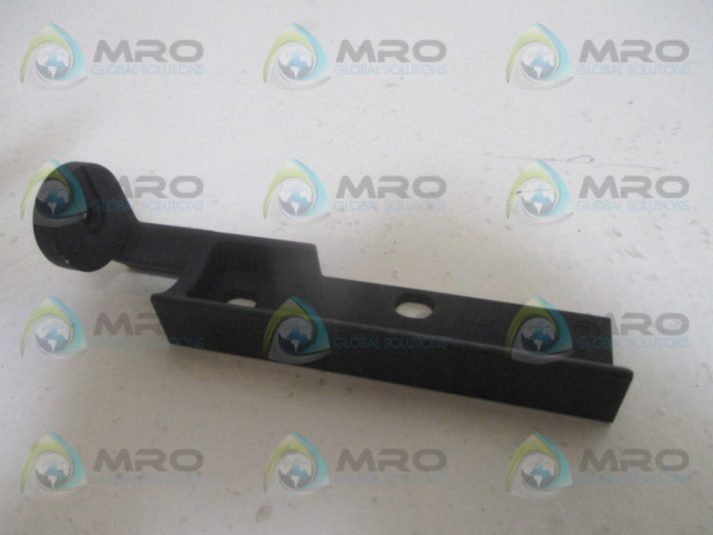 INDUSTRIAL MRO 1010X57-5136-08 ROLLER BRACKET *NEW NO BOX*