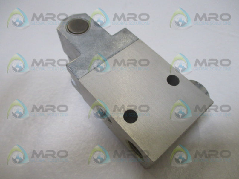 FESTO RW/O-3-1/8 ROLLER LEVER VALVE *USED*