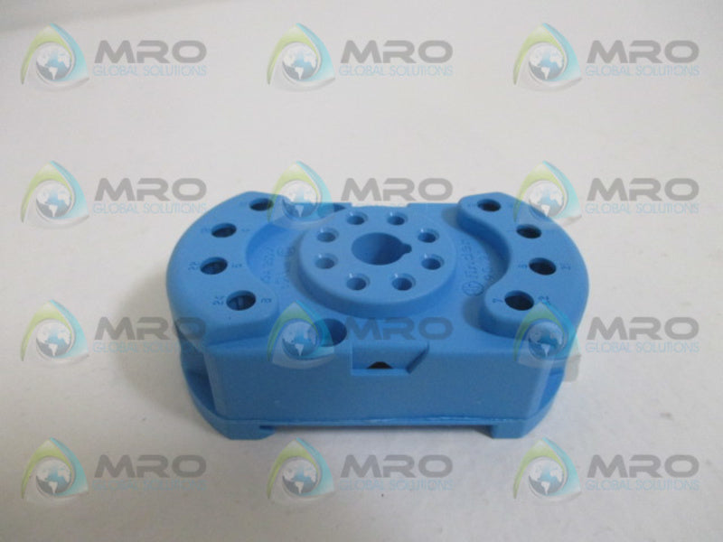 FINDER 90.22 RELAY SOCKET 10A 250V *NEW NO BOX*