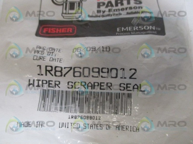 FISHER 1R876099012 WIPER SCRAPER SEAL *NEW IN FACTORY BAG*