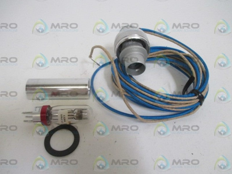 HONEYWELL C7035A1080 FSG UV FLAME DETECTOR *NEW IN BOX*