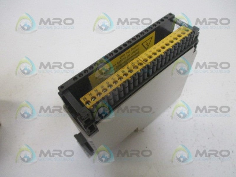 AEG SCHNEIDER AS-BDAP-218 OUTPUT MODULE *NEW IN BOX*