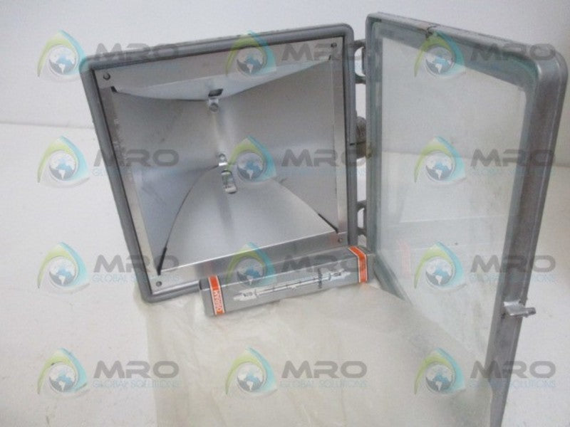 HUBBELL QL505L05 QUARTZLITER FLOOD LIGHT 120V *NEW IN BOX*