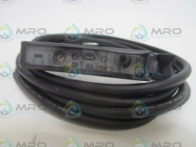 BALLUFF BOS-74K-UU-1FR-BO-Z PHOTOELECTRIC SENSOR  *NEW IN BOX*