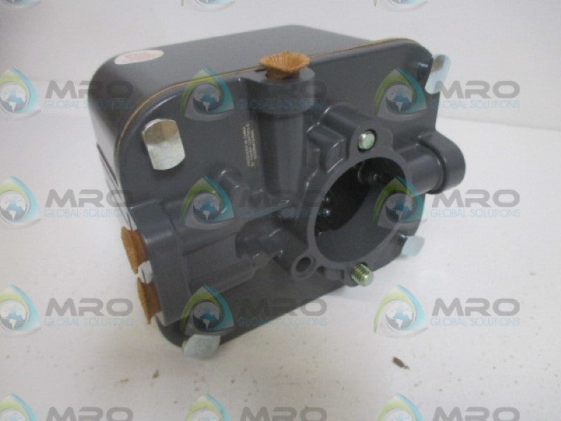 FISHER 3570 PNEUMATIC VALVE POSITIONER *NEW NO BOX*