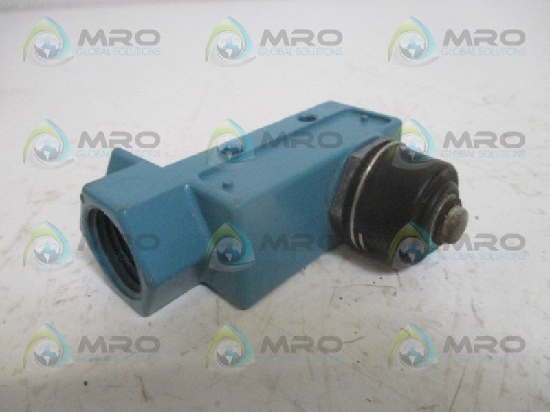 MICRO SWITCH BZE6-2RN7 (MISSING BASE) *USED*