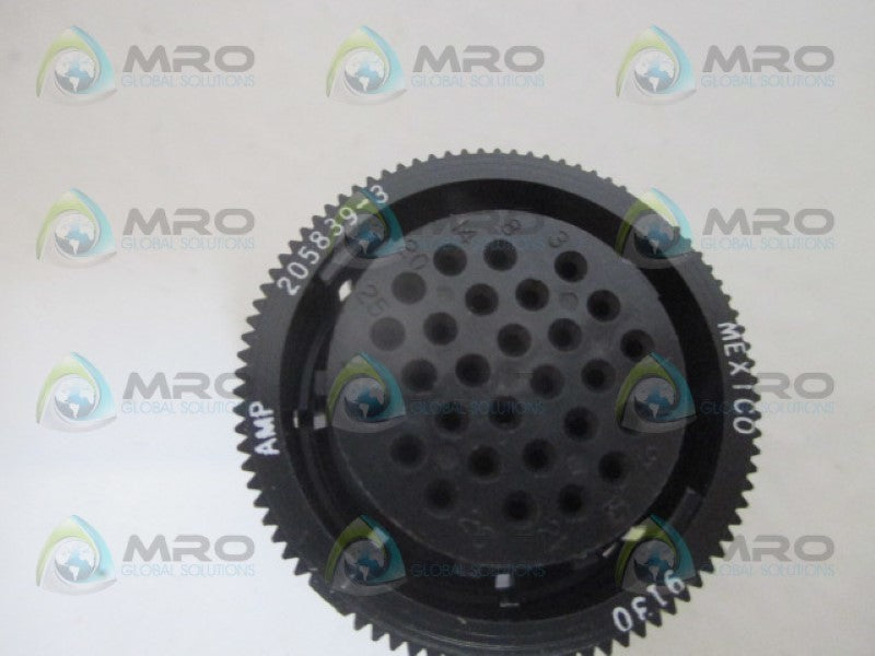 AMP 205839-3 PLUG CONNECTOR HOUSING *NEW NO BOX*