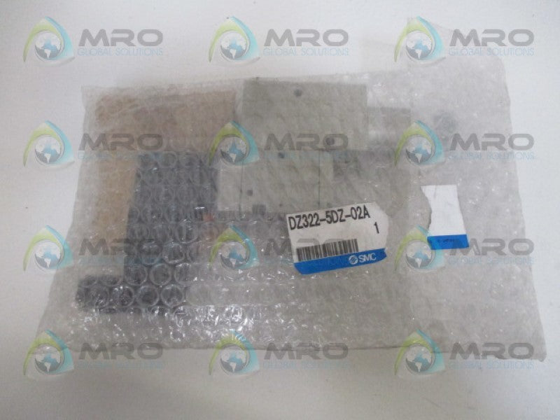 SMC DZ322-5DZ-02A SOLENOID VALVE 24VDC *NEW NO BOX*