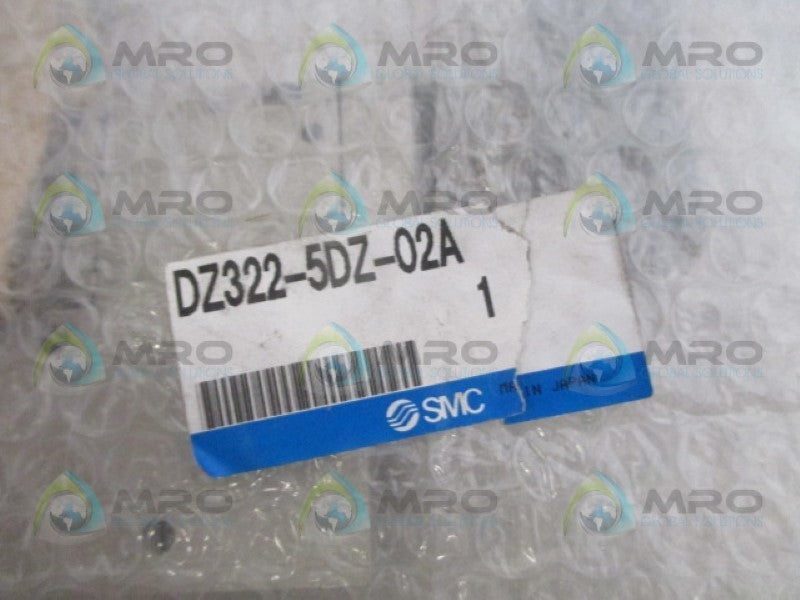 SMC DZ322-5DZ-02A SOLENOID VALVE 24VDC *NEW NO BOX*