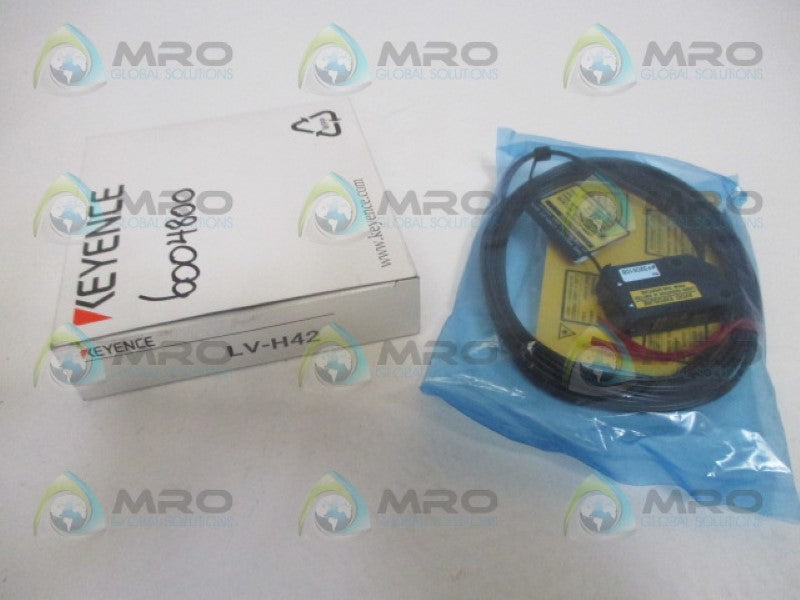 KEYENCE LV-H42 REFLECTIVE SENSOR 2M*NEW IN BOX*