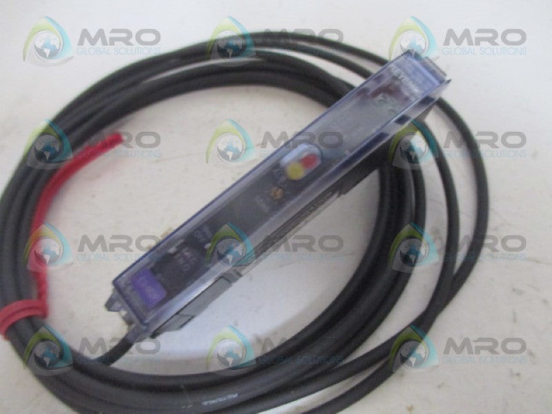 KEYENCE ES-M2P SENSOR AMPLIFIER PNP 12-24VDC *NEW IN BOX*
