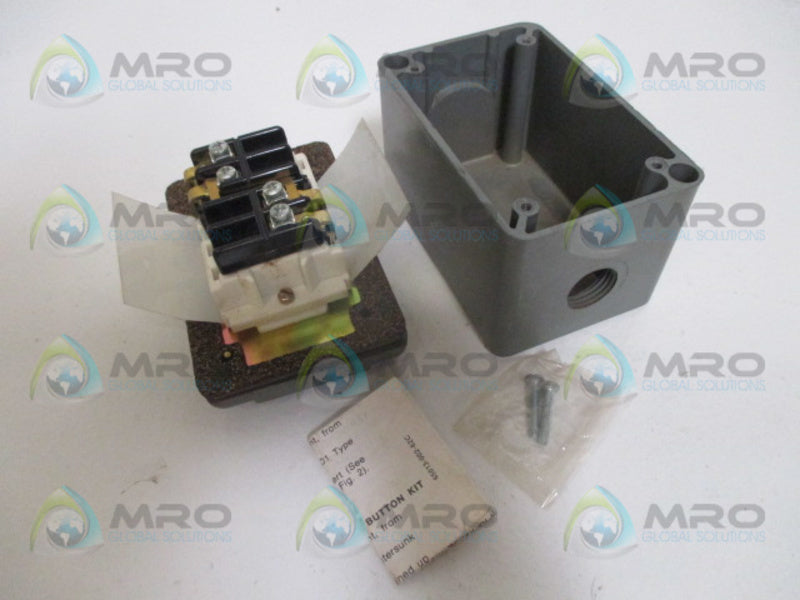 SQUARE D 9001-BW240 CONTROL STATION *USED*