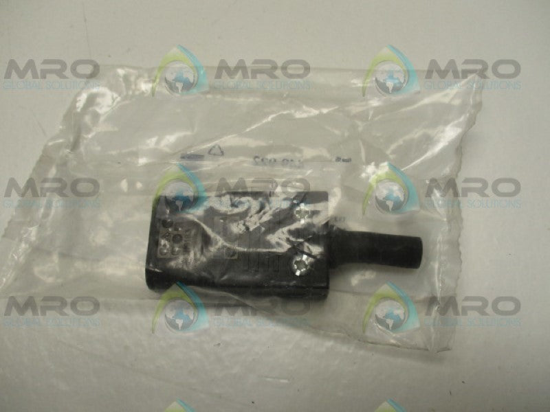 BULGIN PX0686 449-922 C14 CABLE MOUNT IEC PLUG *NEW IN FACTORY BAG*