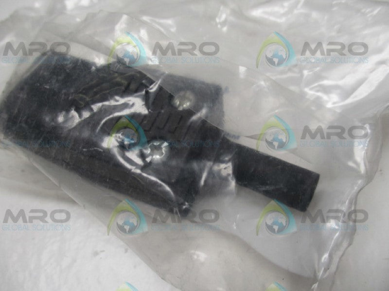 BULGIN PX0686 449-922 C14 CABLE MOUNT IEC PLUG *NEW IN FACTORY BAG*